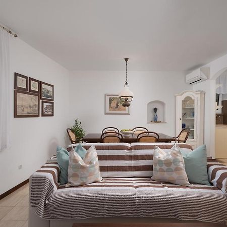 Heritage House Dvor Sutivan Exterior foto