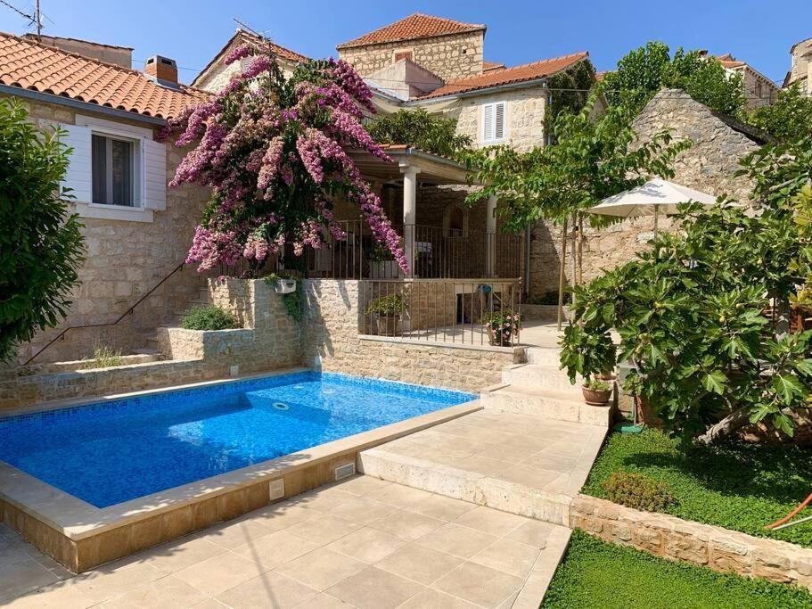 Heritage House Dvor Sutivan Exterior foto